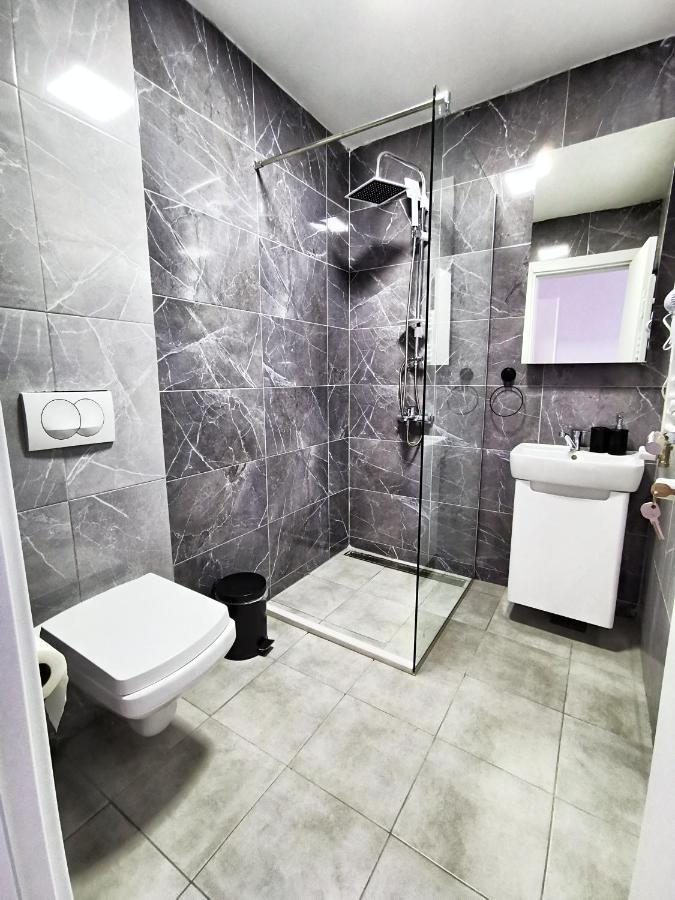 Guest Rooms Denicija Skopje Bagian luar foto